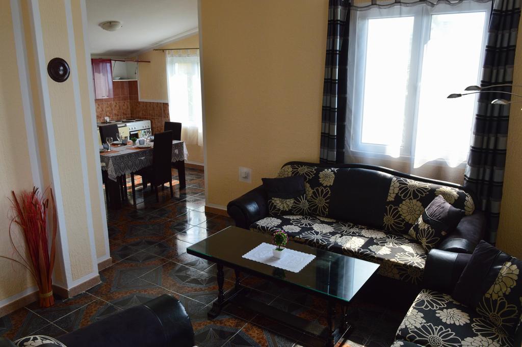 Apartment Sunny Bar Luaran gambar